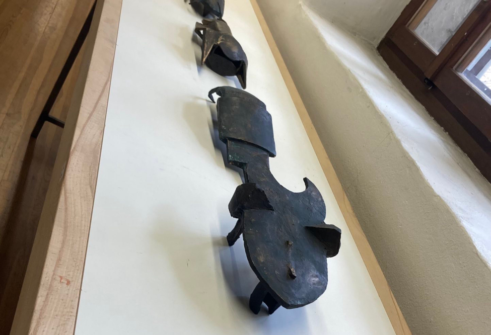 Installation Kornelia Th&uuml;mmel, K&auml;fer, Bronze, 2025